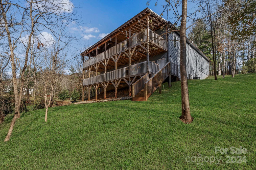 13 Roberts St Weaverville, NC 28787