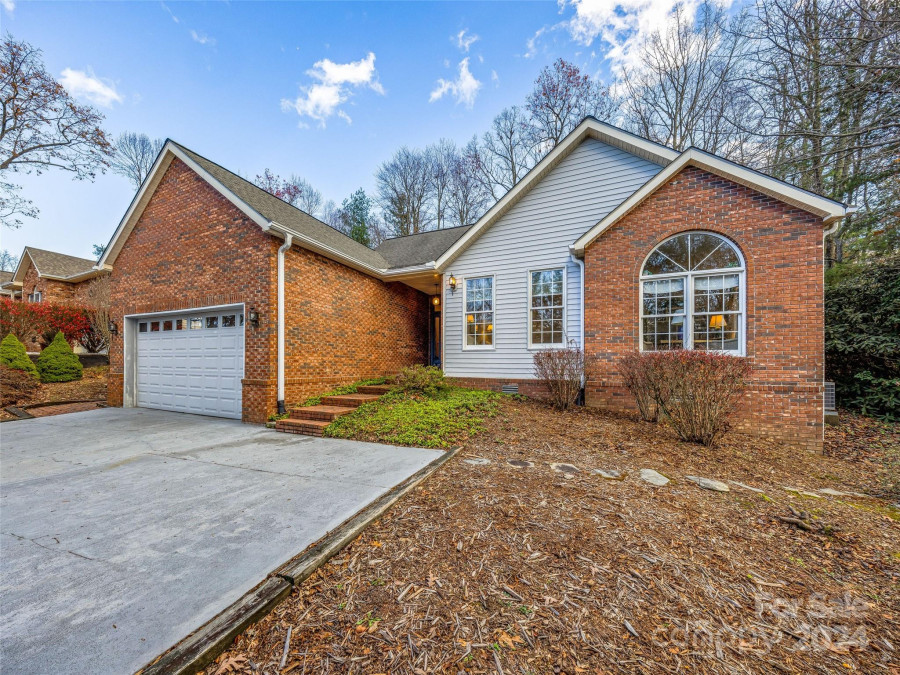 205 Tallyho Ln Hendersonville, NC 28791