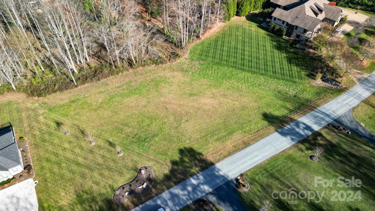 574 Skytop Farm Ln Hendersonville, NC 28791