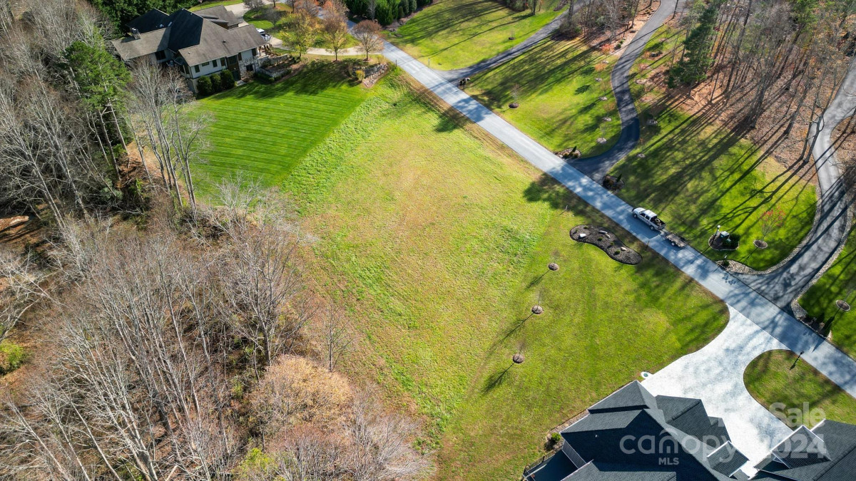 574 Skytop Farm Ln Hendersonville, NC 28791