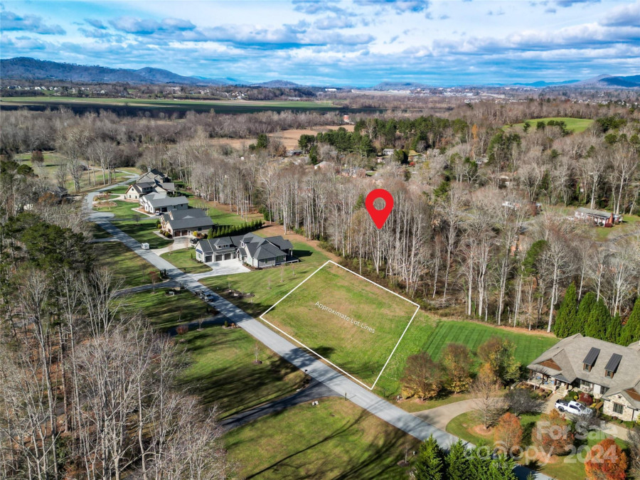 574 Skytop Farm Ln Hendersonville, NC 28791