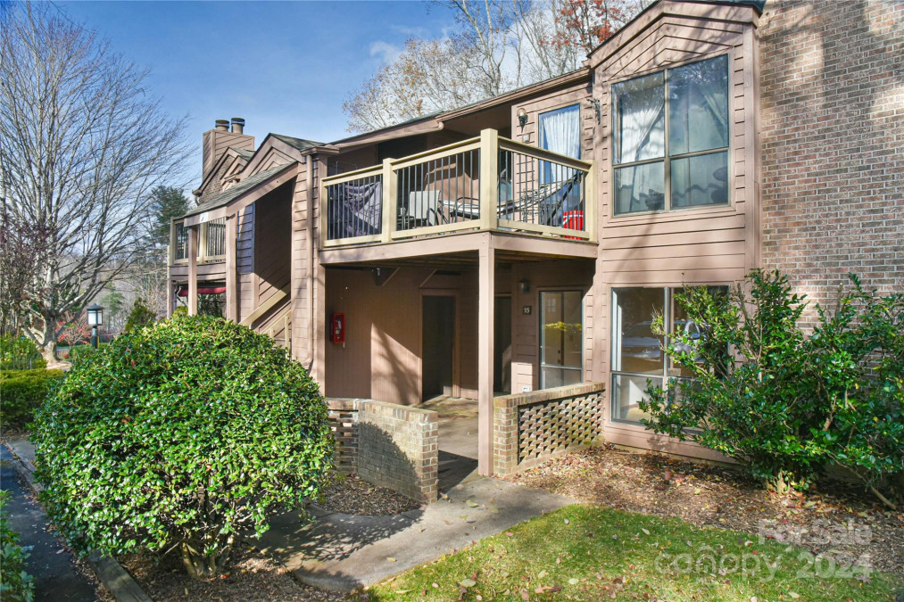 15 Ravencroft Ln Asheville, NC 28803