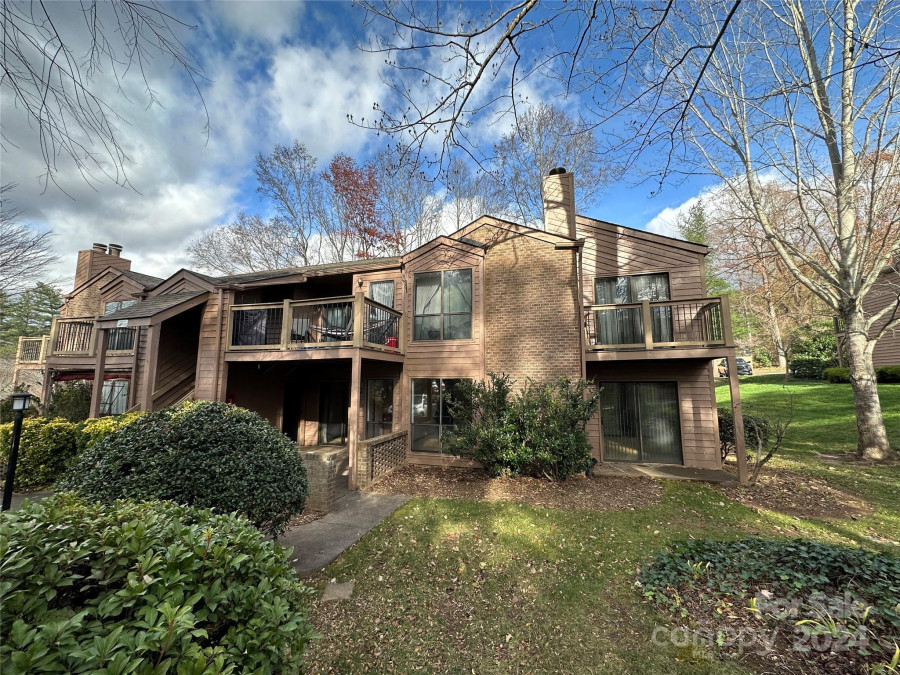 15 Ravencroft Ln Asheville, NC 28803