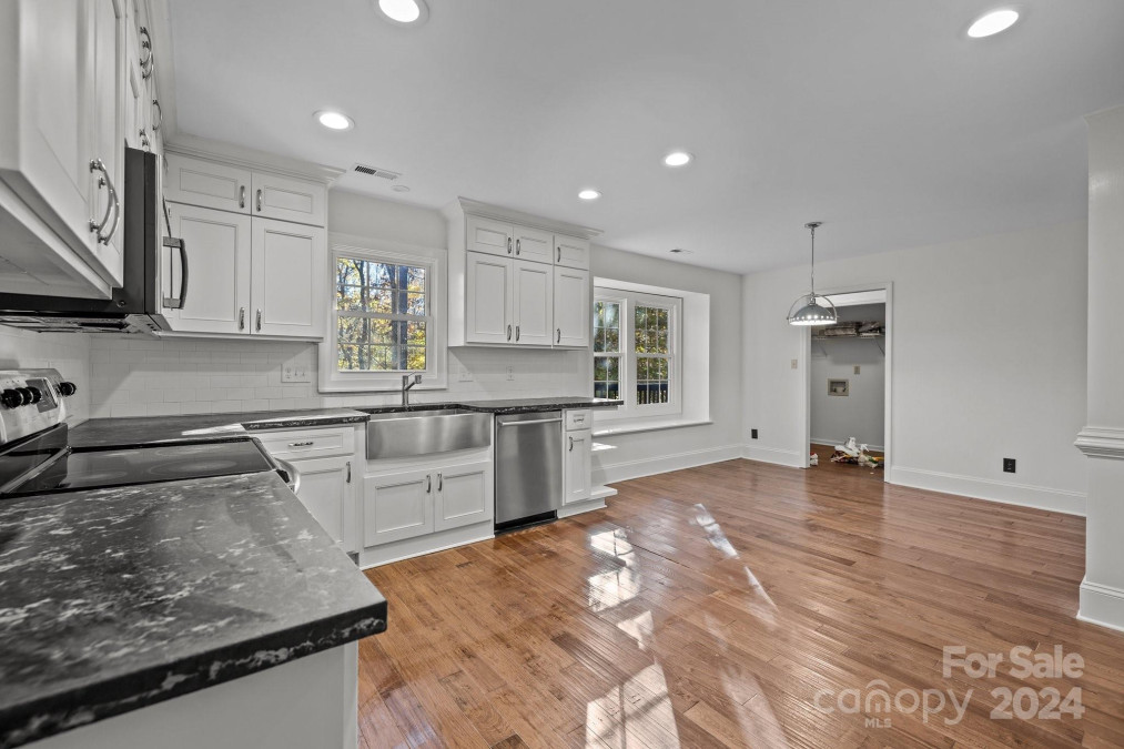 312 Foxfield Ln Matthews, NC 28105