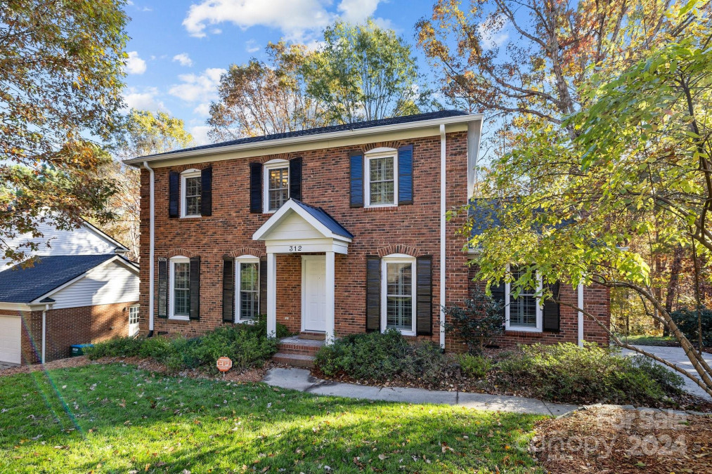 312 Foxfield Ln Matthews, NC 28105