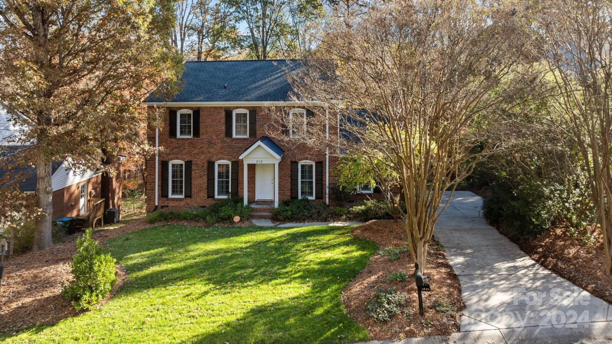 312 Foxfield Ln Matthews, NC 28105