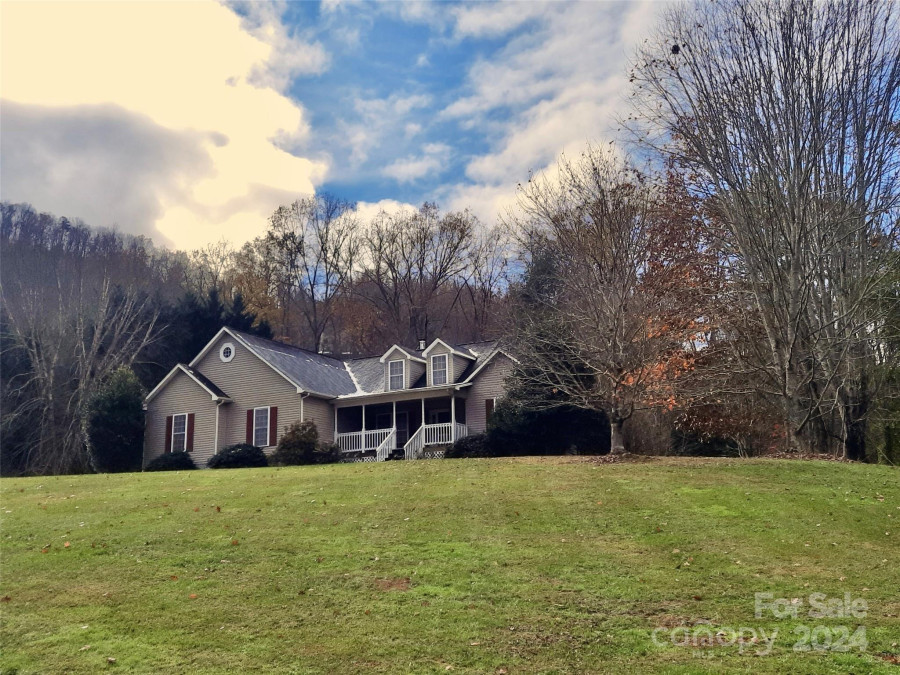 476 Cove Creek Ln Weaverville, NC 28787