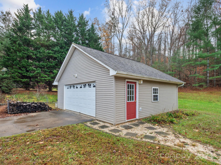 476 Cove Creek Ln Weaverville, NC 28787