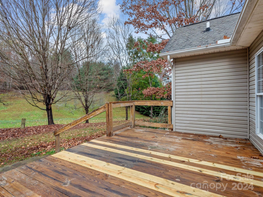 476 Cove Creek Ln Weaverville, NC 28787