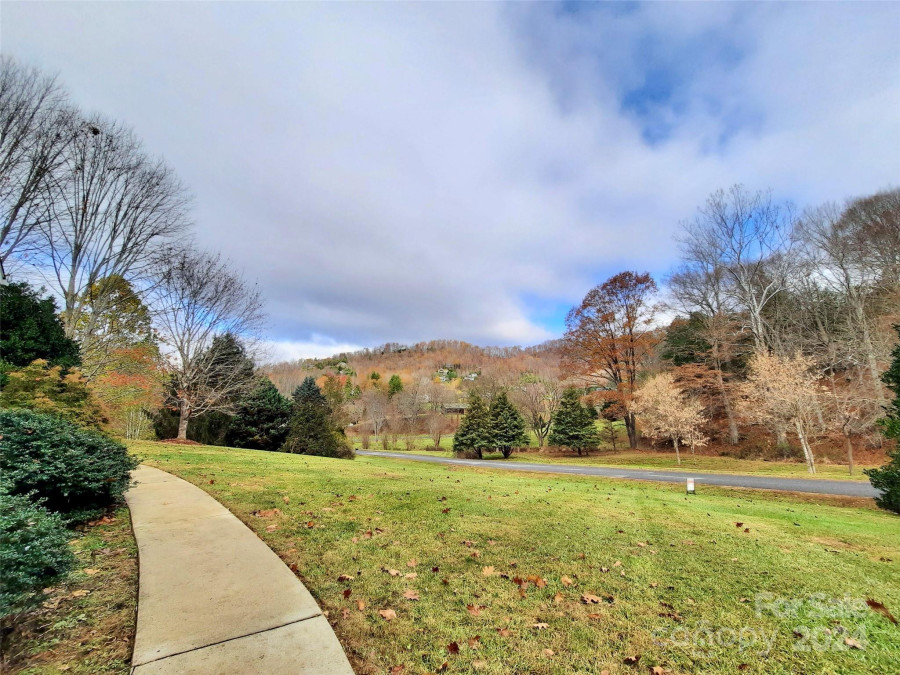 476 Cove Creek Ln Weaverville, NC 28787