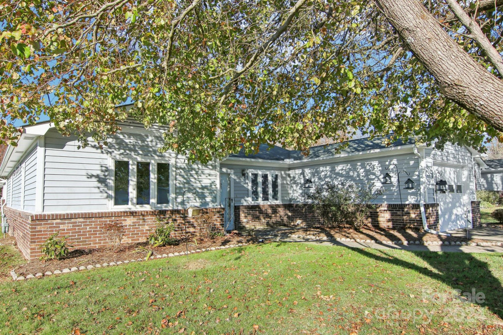 141 Derbyshire Dr Hendersonville, NC 28792