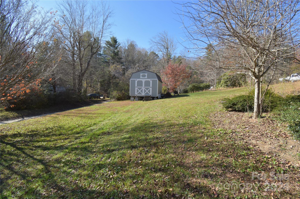 549 Freeman Creek Rd Zirconia, NC 28790