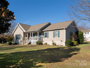 26 Tillman Dr Hendersonville, NC 28792