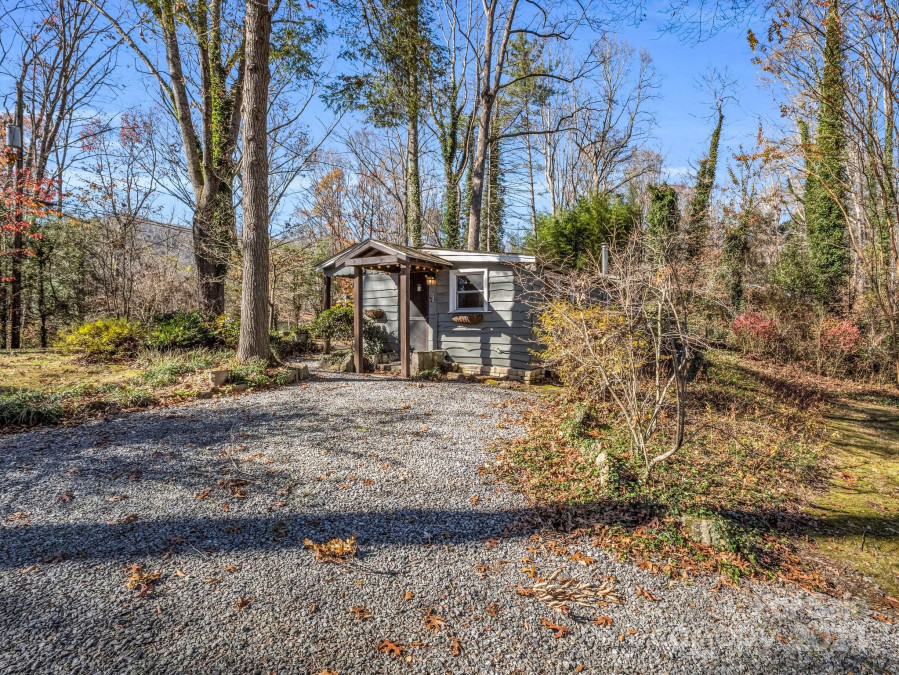 340 Bass Lake Dr Pisgah Forest, NC 28768