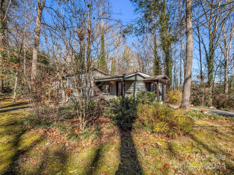 340 Bass Lake Dr Pisgah Forest, NC 28768