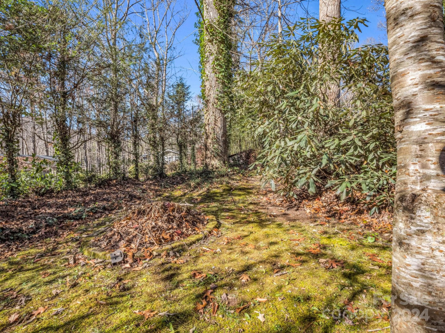 340 Bass Lake Dr Pisgah Forest, NC 28768