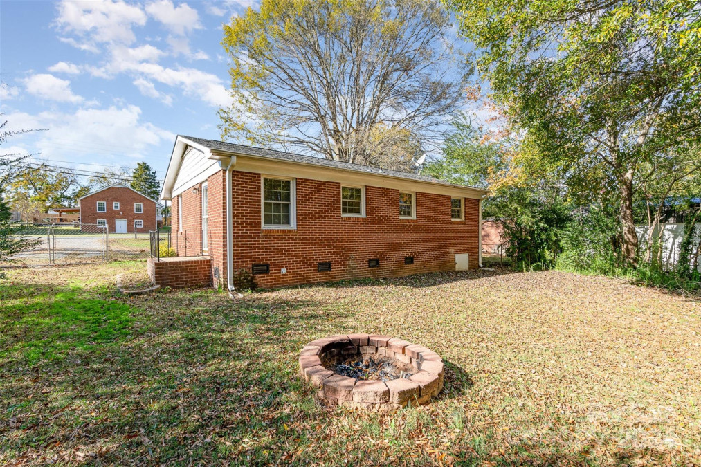 206 Winona Ave Kannapolis, NC 28081