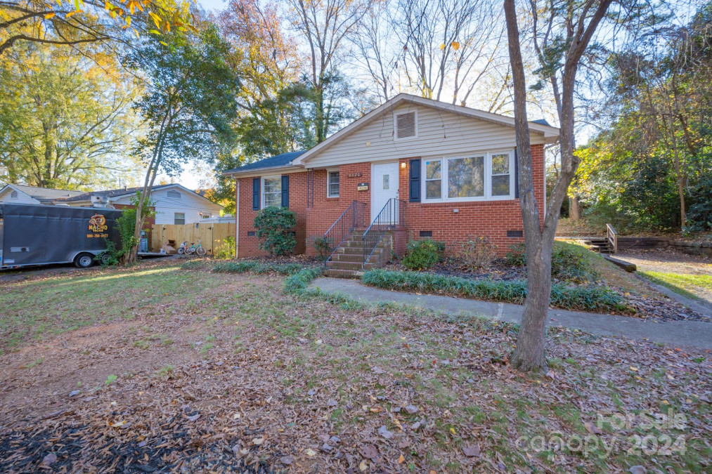 4426 Holbrook Dr Charlotte, NC 28205