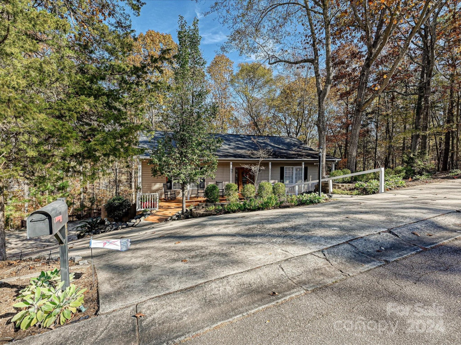 25040 Timberlake Dr Tega Cay, SC 29708