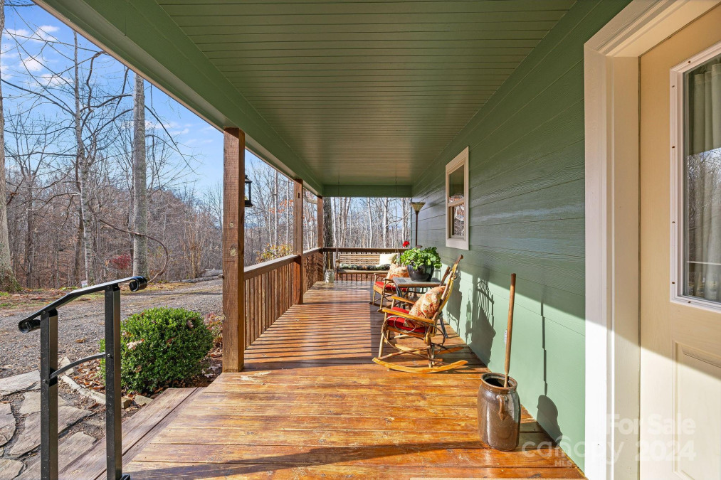 510 Crest Line Dr Green Mountain, NC 28740