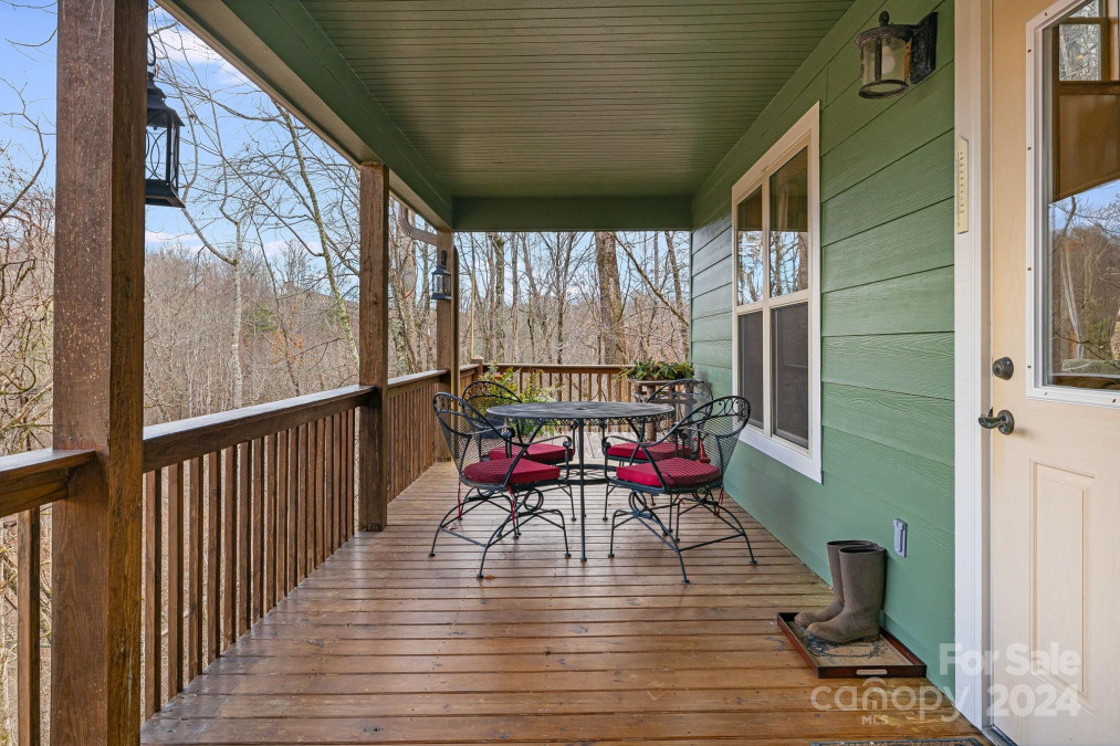 510 Crest Line Dr Green Mountain, NC 28740