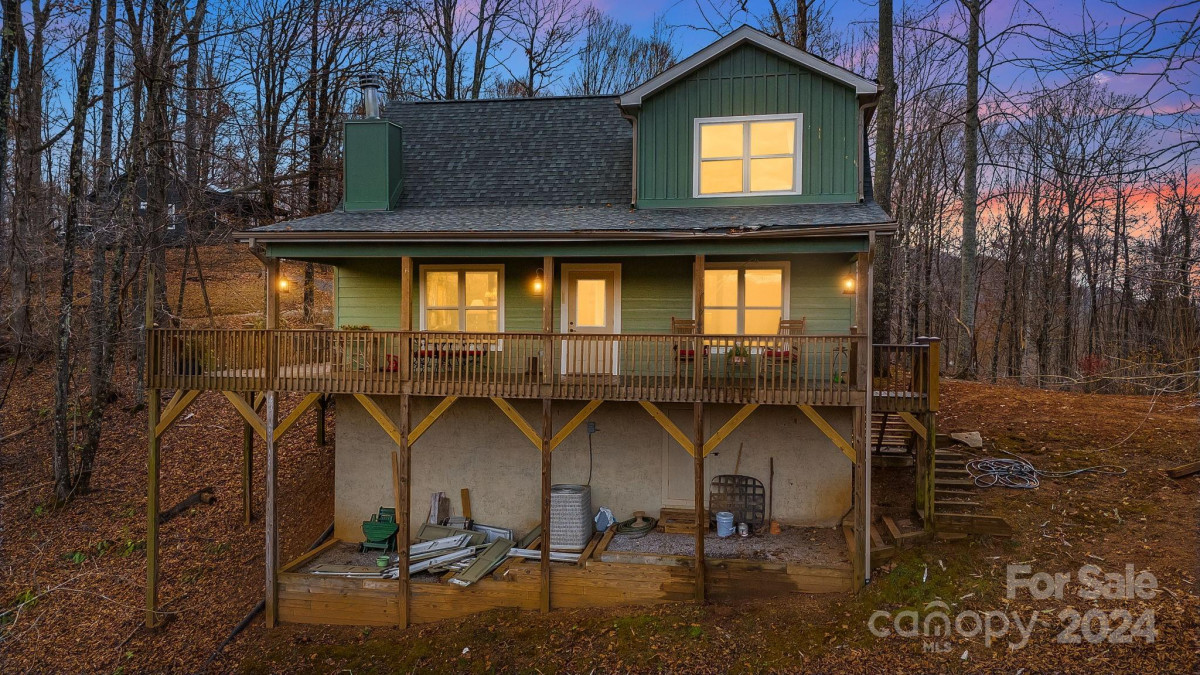 510 Crest Line Dr Green Mountain, NC 28740