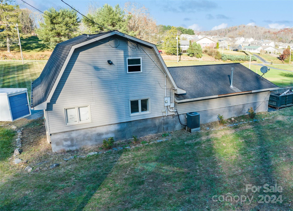 31 Lowe Dr Waynesville, NC 28786