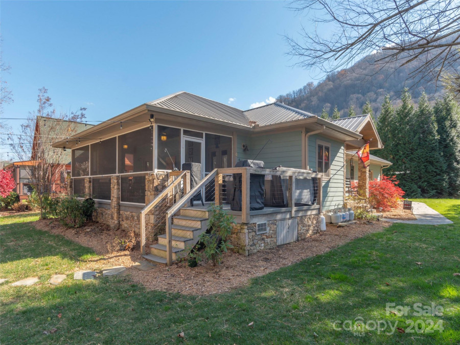 67 Rushing Creek Ln Maggie Valley, NC 28751