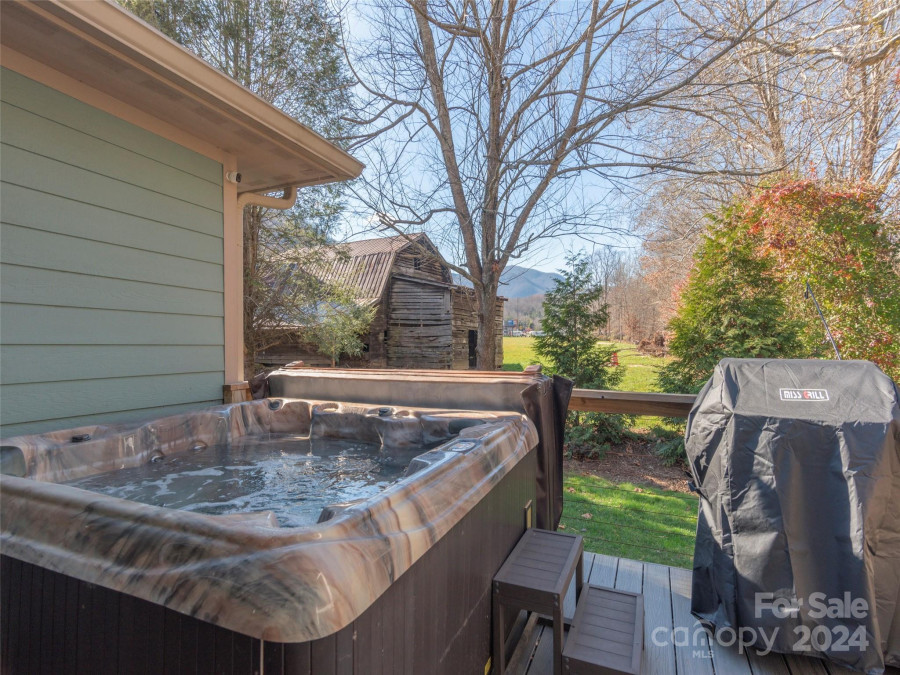 67 Rushing Creek Ln Maggie Valley, NC 28751