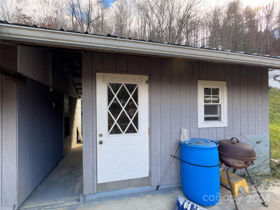 3059 Nc 261 Hw Spruce Pine, NC 28777