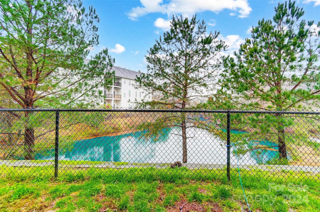 6412 Park Pond Dr Charlotte, NC 28262