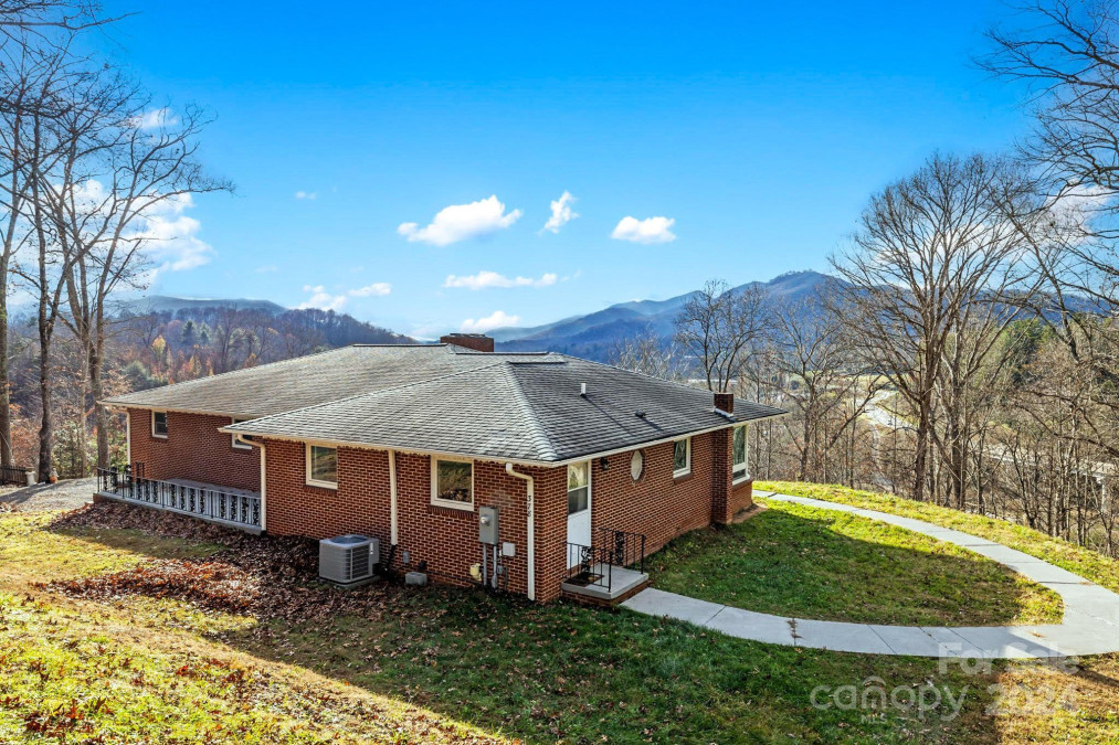 378 Monte Vista Dr Waynesville, NC 28786