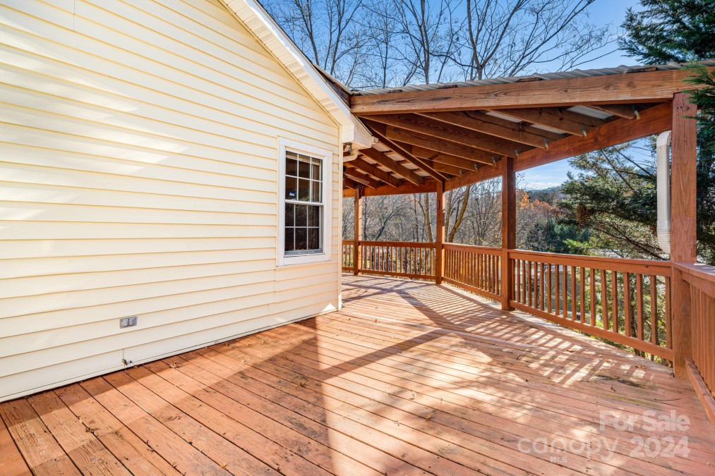 68 Hill St Hot Springs, NC 28743