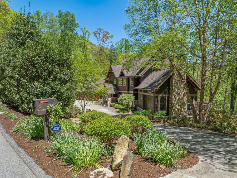 51 Robinhood Rd Asheville, NC 28804