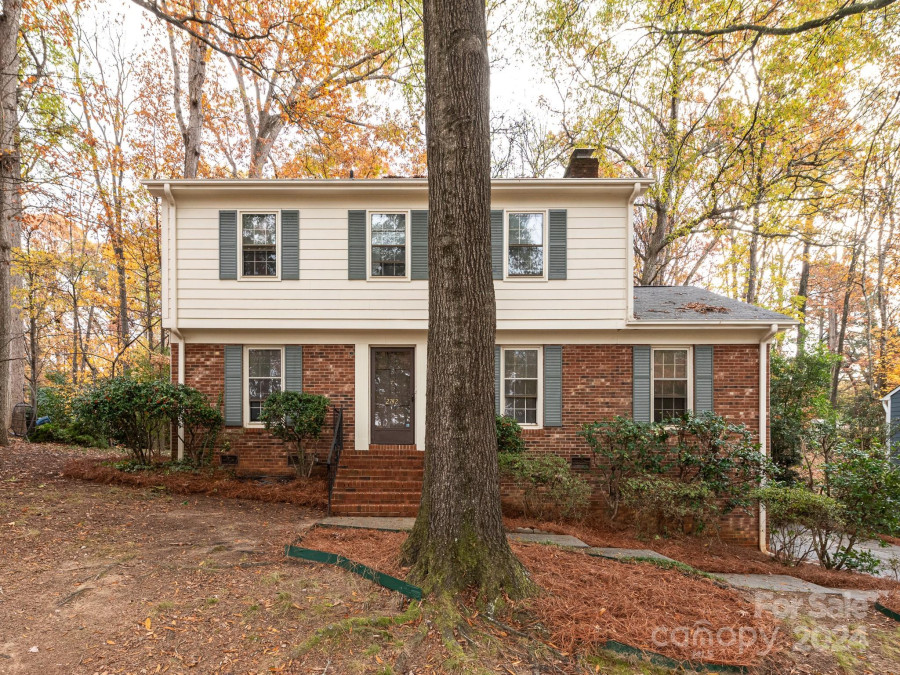 2742 Creekbed Ln Charlotte, NC 28210