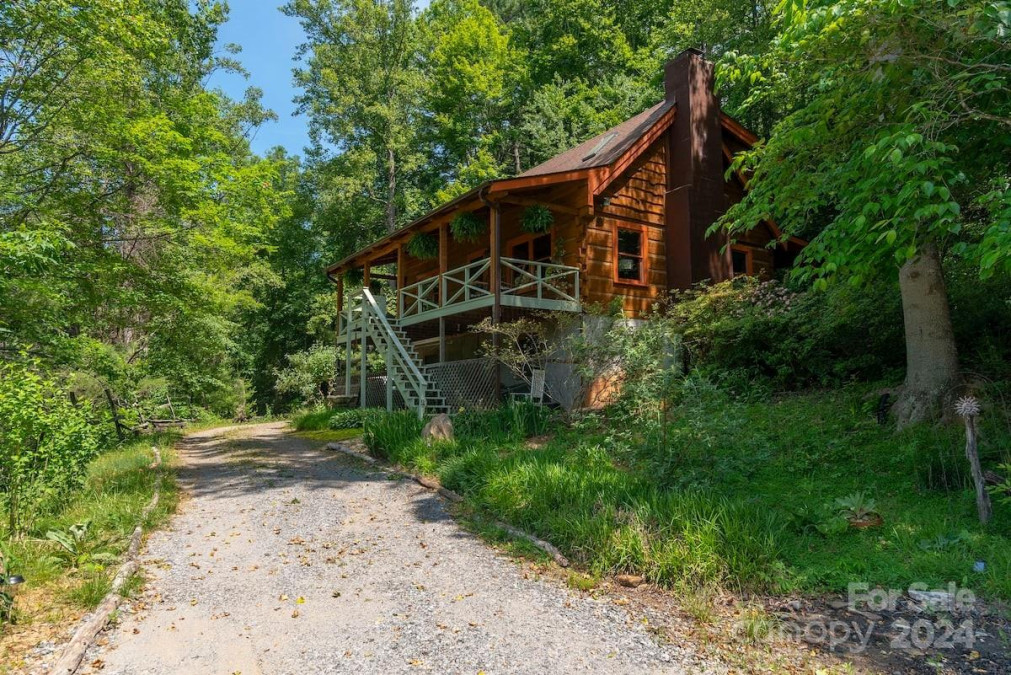 25 Frontier Ct Asheville, NC 28805