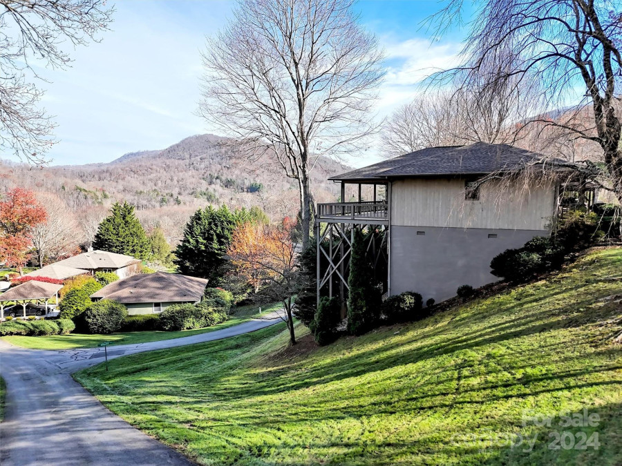 176 Winghaven Hts Waynesville, NC 28786