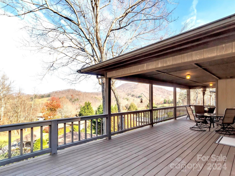 176 Winghaven Hts Waynesville, NC 28786