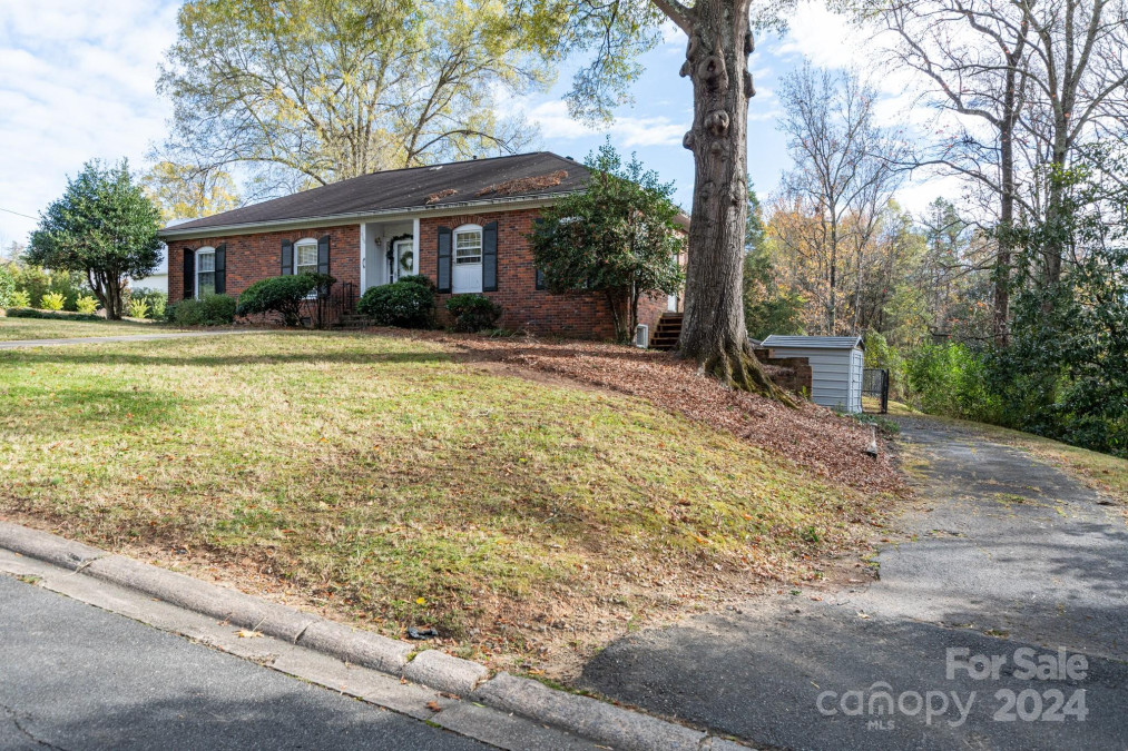 556 Eastway St Davidson, NC 28036