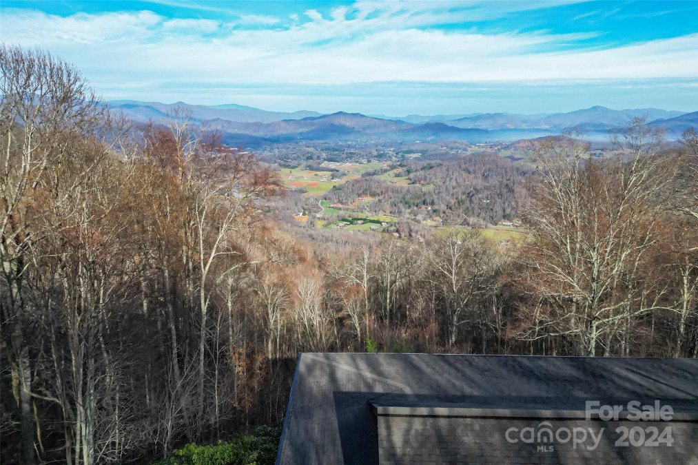 1388 Harrietts Trl Waynesville, NC 28786