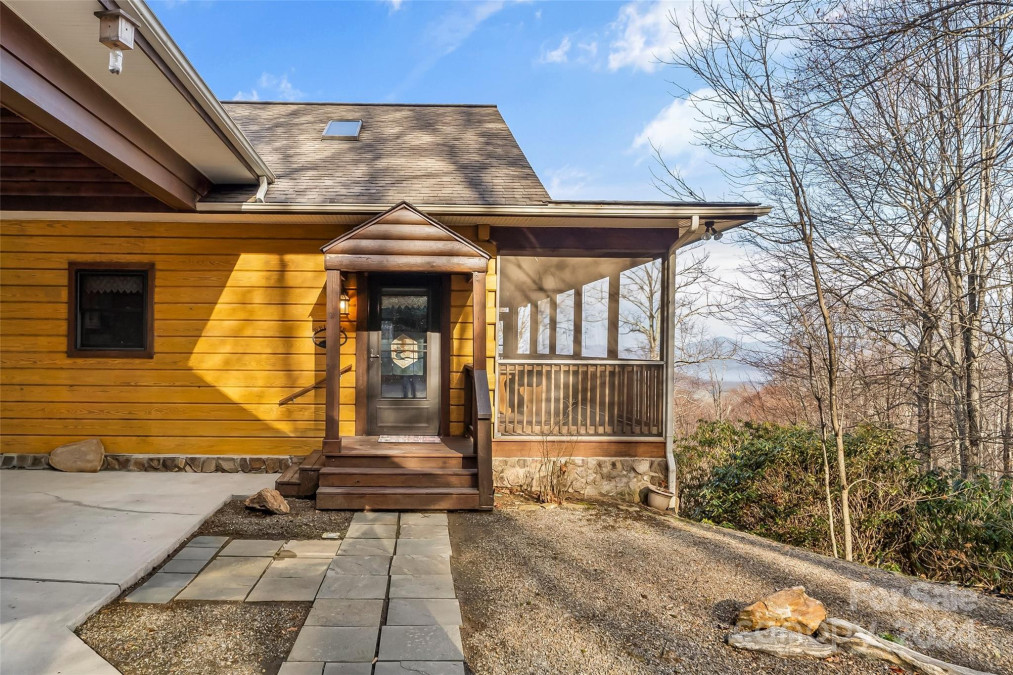 1388 Harrietts Trl Waynesville, NC 28786