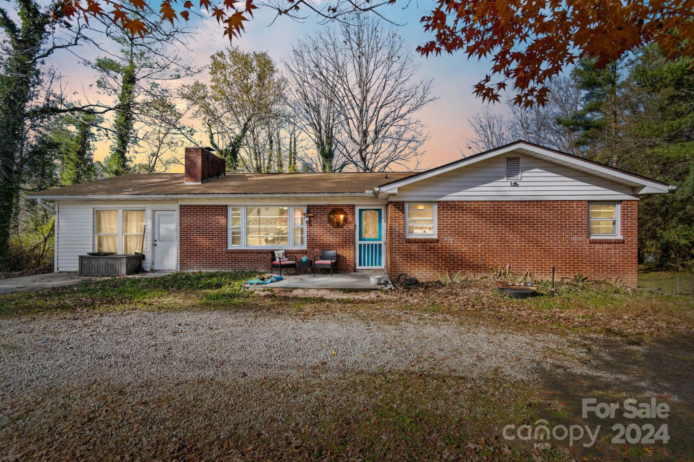 203 Red Bow Ln Hendersonville, NC 28791