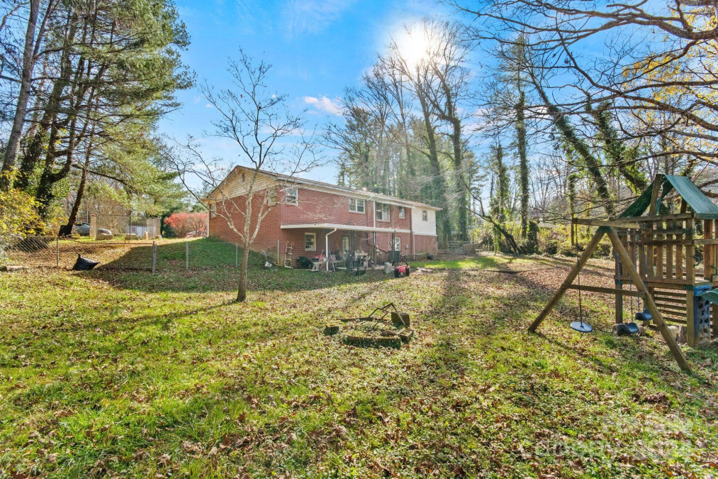 203 Red Bow Ln Hendersonville, NC 28791