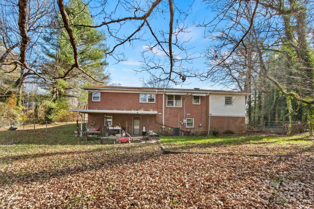 203 Red Bow Ln Hendersonville, NC 28791