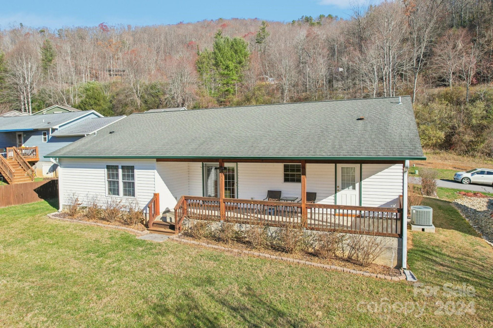 81 Pasco Loop Waynesville, NC 28785