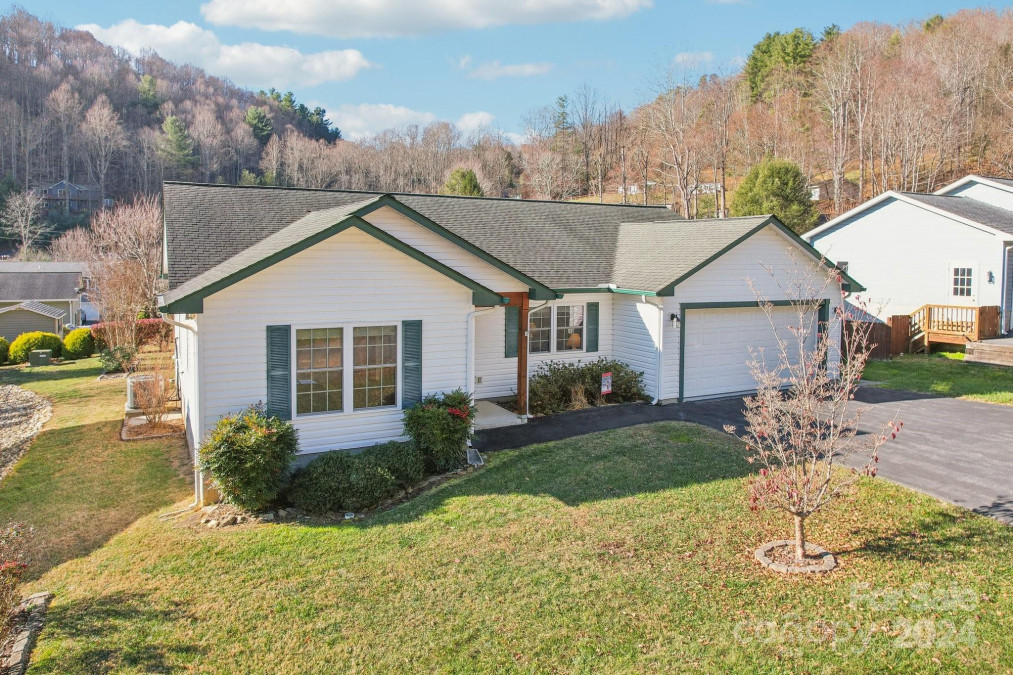 81 Pasco Loop Waynesville, NC 28785