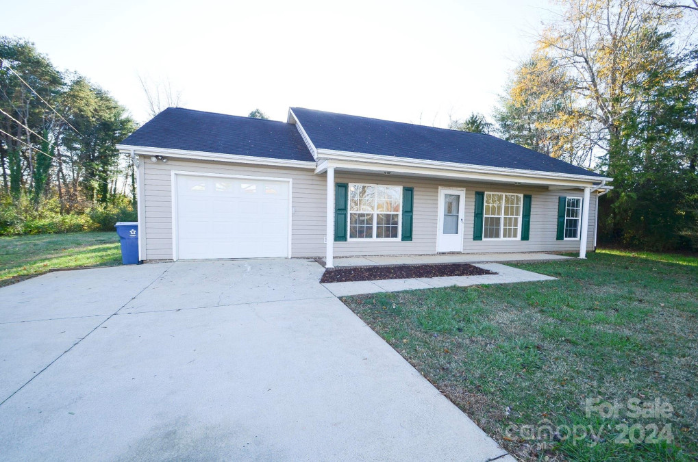 1495 Meadow Ln Hickory, NC 28602