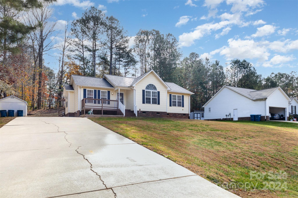 3413 Mooring Pl Sherrills Ford, NC 28673