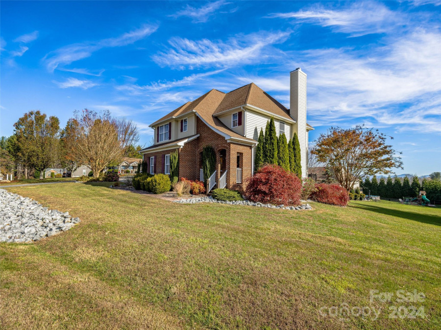 16 Big Sky Ct Mills River, NC 28759