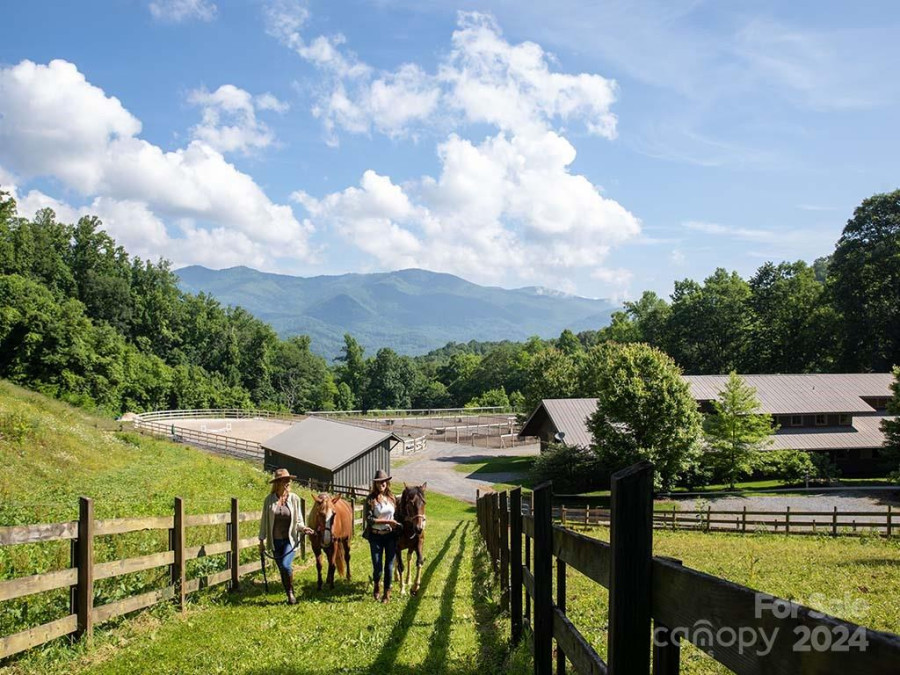 1043 High Line Rd Sylva, NC 28779